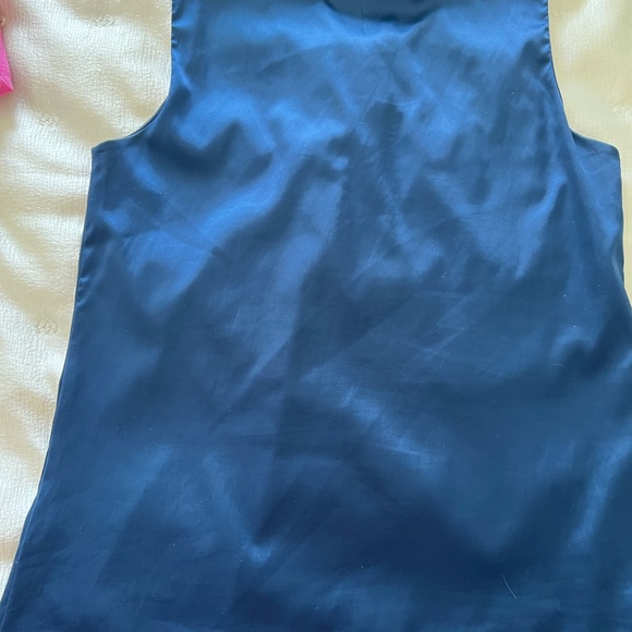 Banana Republic silk-like blue blouse - Picture 4 of 4